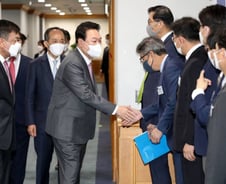 [단독] 尹정부선 공정위도 규제 푼다…"지배적 기업 범위 축소"