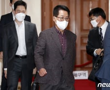 尹 대통령, 박지원 사표 수리…"아침에 사표 내라고 해서…"