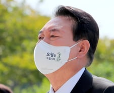 윤석열 대통령, 초유의 '5·18 전원 참석'…논란의 시대, 막 내린다