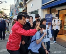 "20대는 지역색 없어요"…전북대 뜬 이준석, 호남 민심도 들썩