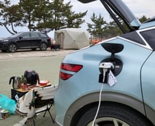 "차에 멀티탭 연결, 전자레인지 돌려요"…GV60 스마트 '차크닉' [차알못시승기]