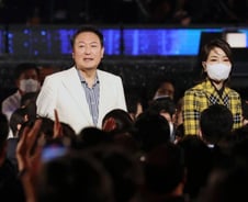 尹대통령-김건희 여사, 靑 열린음악회 참석…"여러분과 멋진 밤"