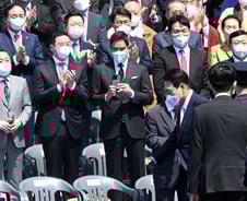 돌보지 않음으로 돌보아라[우보세]