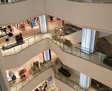 [르포] 영업 중단 기로 하루 전…긴장감 감도는 롯데백화점 광복점