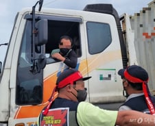 [르포]비조합원 컨테이너 차 막으며 "같이 살자"…적막한 터미널