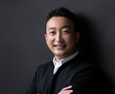 "사람 살리는 제품, 더 알리겠다"… 세일즈 뛰는 이사회 의장님