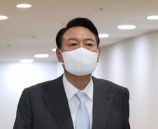 법인세 깎고, 주식소득세 2년 연기...尹정부 '감세 드라이브'