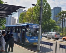 [단독]'이태원로22 혼잡'에…'버스정류장 이전' 추진