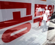 [단독]"우리 월급도 올려줘요"...공무원노조, 7.4% 인상 요구