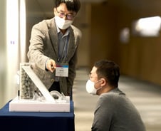 LG에는 회장이 없다, 왜? 현미경 접고 망원경 잡은 구광모