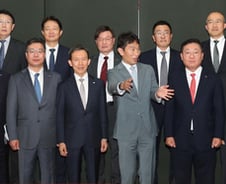 [단독]이복현 '유동성' 경고에...증권사 "1개월 단기채 없애라"