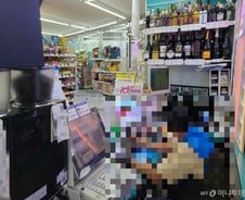 [르포]"장사 접을까" "언제 잘릴지"…최저임금 인상 사장도 직원도 한숨