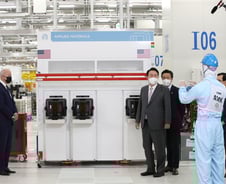 반도체 업황 어둡지만...월가 "메모리 저평가, 70% 오를 수 있다"