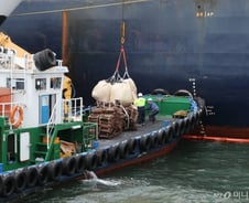 김건희 여사·BTS가 선택한 '패션'…"바다에 버려진 '이것'으로 만들었다"