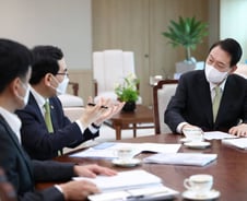 "尹대통령 보고, 혼자 들어가?"...주경야독하는 장관님들[세종썰록]