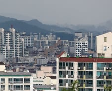 '2.45% 고정금리' 막차탄 영끌족…"상투잡아? 지금 금리보면 승리자"