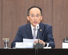 "文정부서 나랏빚 너무 늘었다"면서…13조 감세 괜찮나