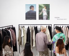 온라인 패션, 핸드폰 밖으로...29CM "더현대·파리 패션위크까지"