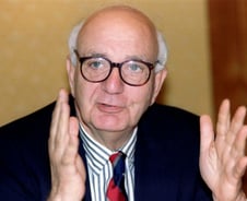 옆구리엔 늘 권총이…"잘라" 욕먹으며 금리로 인플레 잡은 볼커