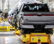 [단독]"韓배터리 인재엔 영주권 지원"…美 포드도 영입 경쟁 가세