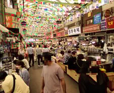 "마트가 이제 전통시장 취급받아야하는 시대 아닌가"