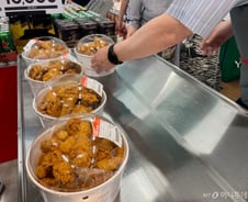 [르포] 말복 맞아 5990원으로 값 내린 마트 치킨...어김 없는 오픈런