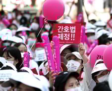 "수가 올려야" vs "의대 정원 늘려야"…의료계서도 엇갈리는 해법