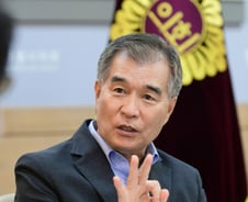 "서울시내 쪼그려변기·찜통 학교 수두룩, 당장 예산 투입해야"