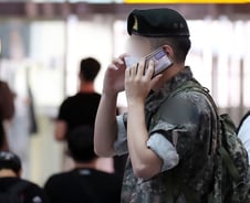 내년 軍 병장 월급 82만→130만원으로 오른다