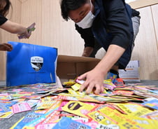 '이자율 3724%' 불법사채의 덫…"XX야, 아들 학교 찾아간다"