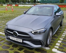 5시리즈 보다 비싼 벤츠 C클래스…그래도 사려고 줄섰다[차알못시승기]