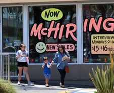 '청년 고용 극과극'…일자리 없는 中·일 할 사람 없는 美