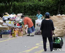 "두유팩은 종이랑 버리면 되나요?"…한국인 재활용 상식, 겨우 54점