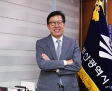 현장 뛰는 전략가...'2030 부산세계박람회' 유치 총력