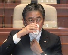 빚으로 버티는 한전, 회사채 한도 2배 넘겨…채무불이행 우려