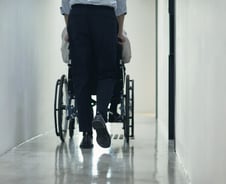 초등학생 시절부터 15년째 母병수발…"숨 돌릴 곳조차 없어"