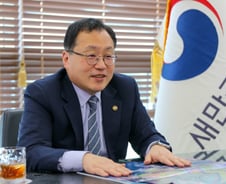 "새만금만 보지 말고 대한민국 지도를 보라"