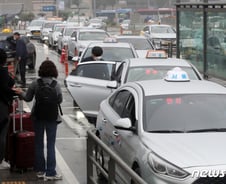 "심야택시 기본요금 1만원 넘겠네"…호출료 최대 5000원으로