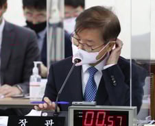 전용기 "김문수, 갈등 속으로 들어 갈 듯…역할할 수 있겠나"