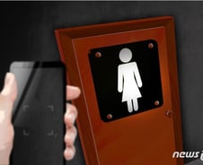[단독]남여공용 화장실 옆칸서 휴대폰이 쓱…'몰카' 20대男 체포