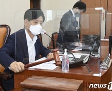 방통위, 구글·애플에 '경고 공문' 검토… 조승래 "적극 대응해야"