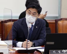 野 "불법 코인거래소 2달간 방치" 꾸지람…방심위 "적극·협력·빨리 조치"