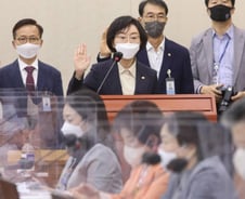 마스크 청탁 의혹에…식약처 국장 "민원 상담이었다" 부인