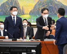 정무위 '플랫폼 국감'…한기정 "온플법 반대 안해, 자율규제 먼저"