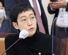 "40만원 없어서 대부업 사이트에..." 장혜영 의원 국감장서 울컥