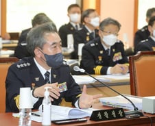 "성남FC·백현동 특혜 수사해야" vs "김건희·尹 장모 수사를"