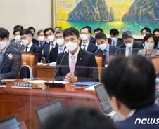 野 "금감원, 도이치모터스 경찰 공조 부적절"…이복현 "공식 공문 없었다"