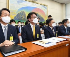 국감서 고개 숙인 주요 은행장…횡령 지적에 "심려끼쳐 죄송"