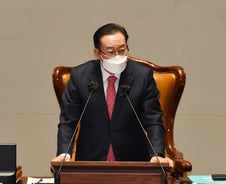 "시각장애인 어머니, 기차에 치일 뻔…코레일 직원은 없었다"