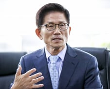 김문수 경사노위 위원장 "노사 대화로 사회 계층간 격차 줄이겠다"